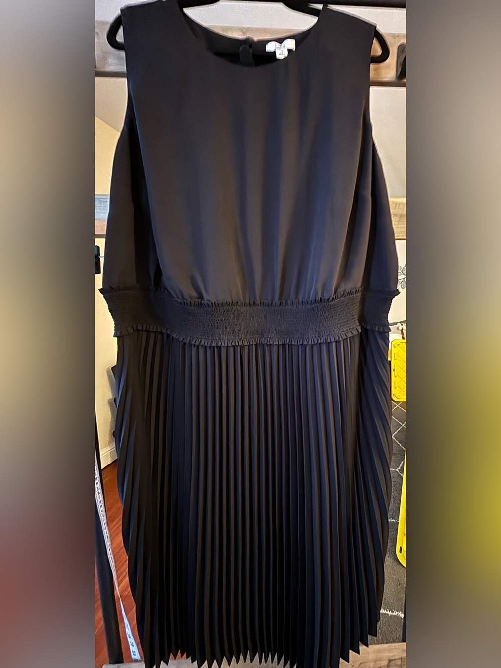 croft & barrow Black Sleeveless Pleated Midi Dress